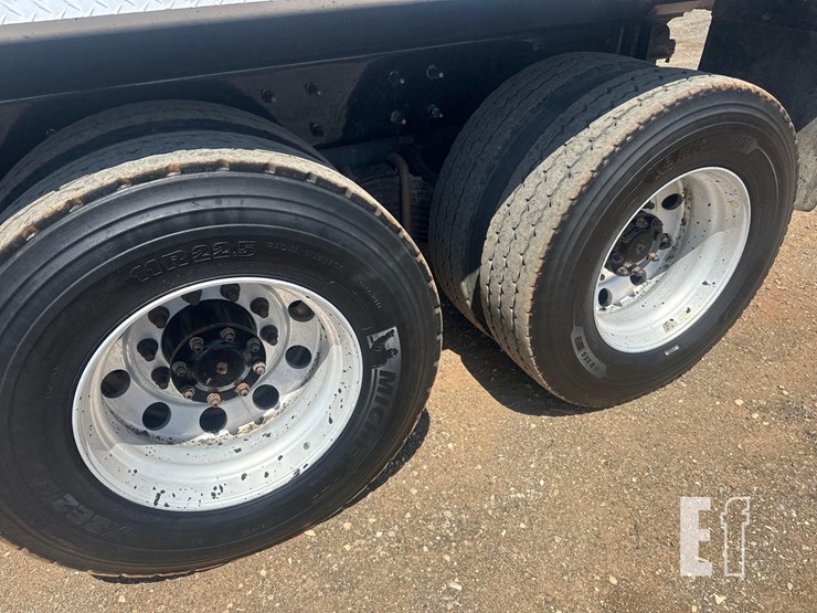 2021-mack-granite-64fr-image-12