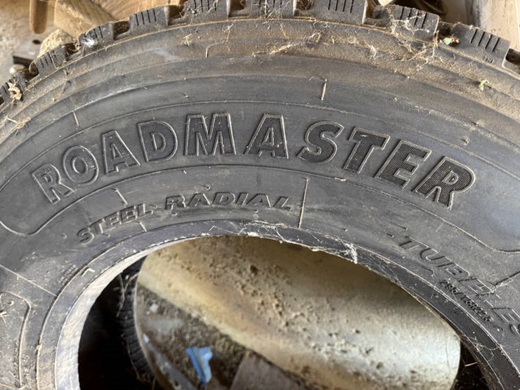 #1414-•-1---295/75r22.5-tire-image-3
