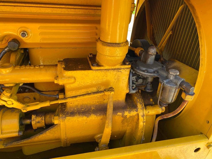 caterpillar-22-ag-crawler-image-11