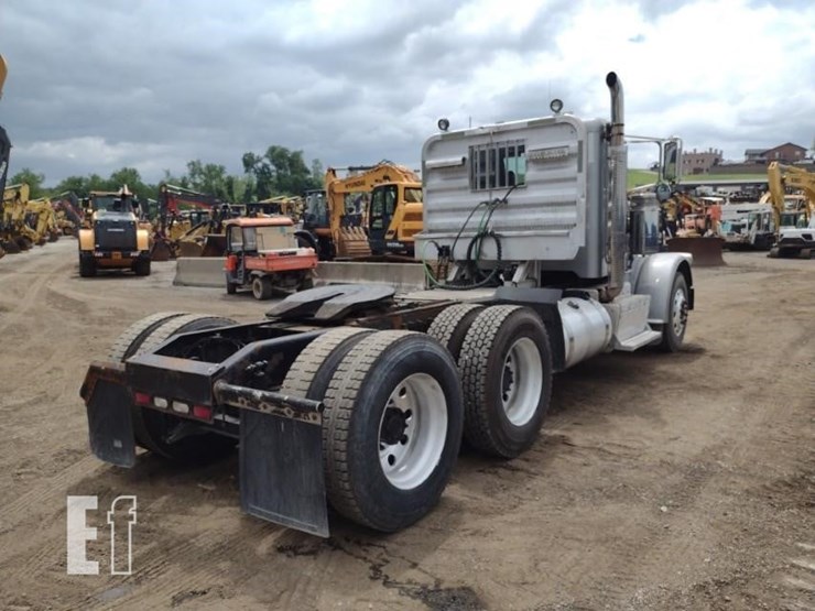 2011-peterbilt-388-image-40