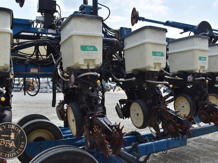 2005-kinze-3600-image-12
