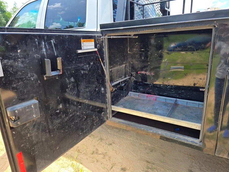 2018-utility-flatbed-image-21