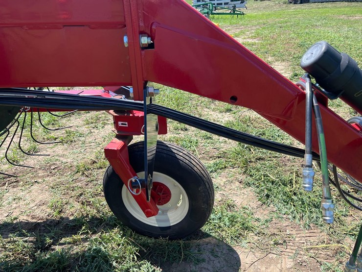 2023-h&s-14-wheel-v-rake-1-owner-image-11