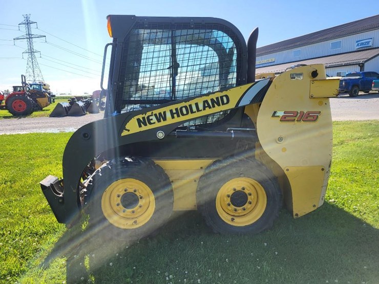 2014-new-holland-l216-image-5