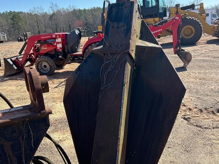 holt-excavator-tree-spade-attachment-image-8