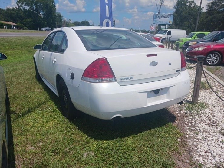 2013-chevrolet-impala-police-image-4
