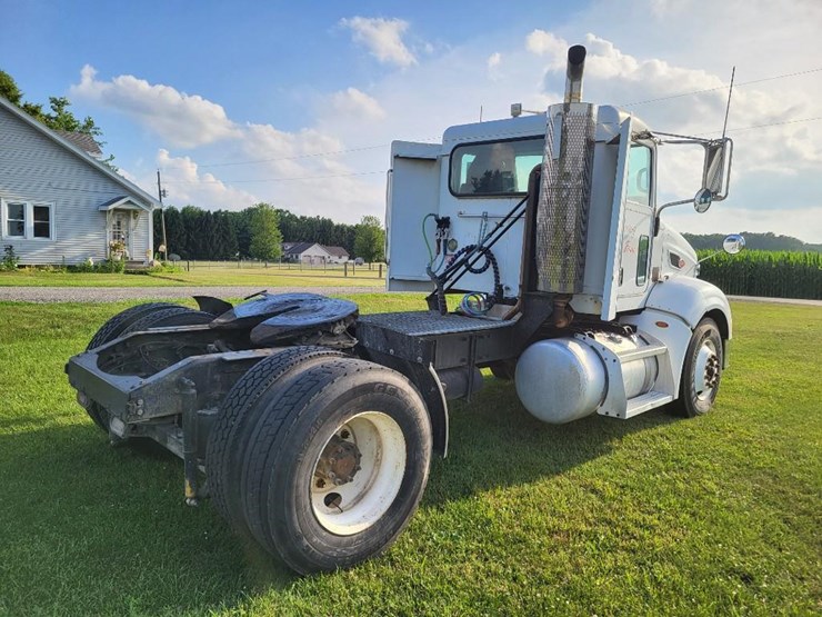 2008-peterbilt-384-image-5