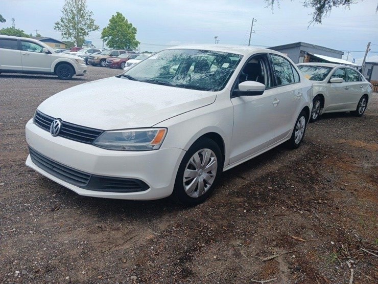 2012-volkswage-jetta-runs/moves-se-image-3