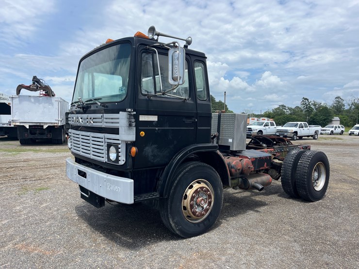 #21657-•-1984-mack-truck-image-1