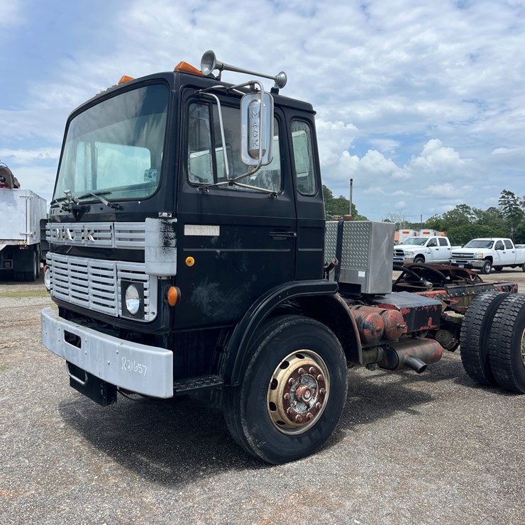 #21657 • 1984 MACK TRUCK