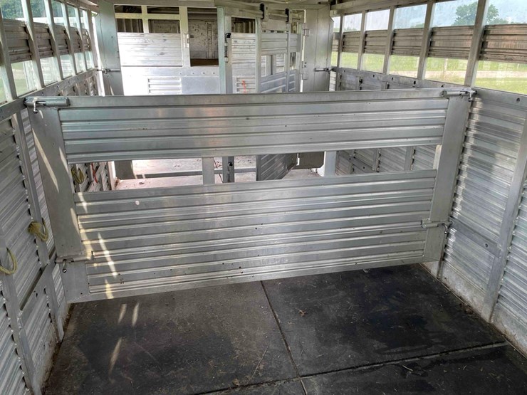 2006-8’x28’-c&c-aluminum-livestock-trailer-image-54