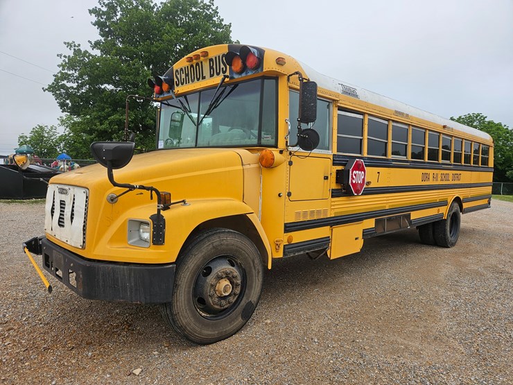 2005-freightliner-fs65-image-2