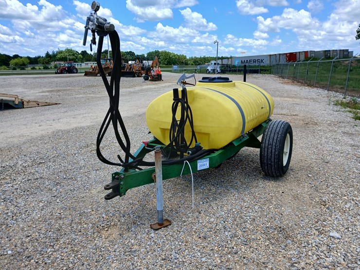 #20861-•-300-gallon-pull-type-sprayer-[pump-missing]-image-1