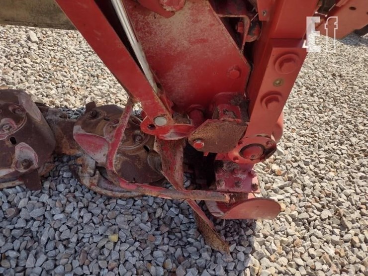 2013-new-holland-h6740-image-6