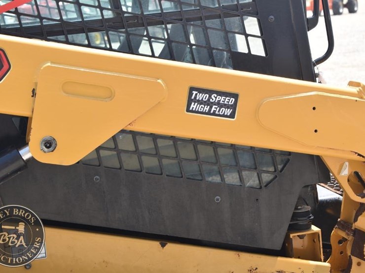 2021-caterpillar-262d3-image-39