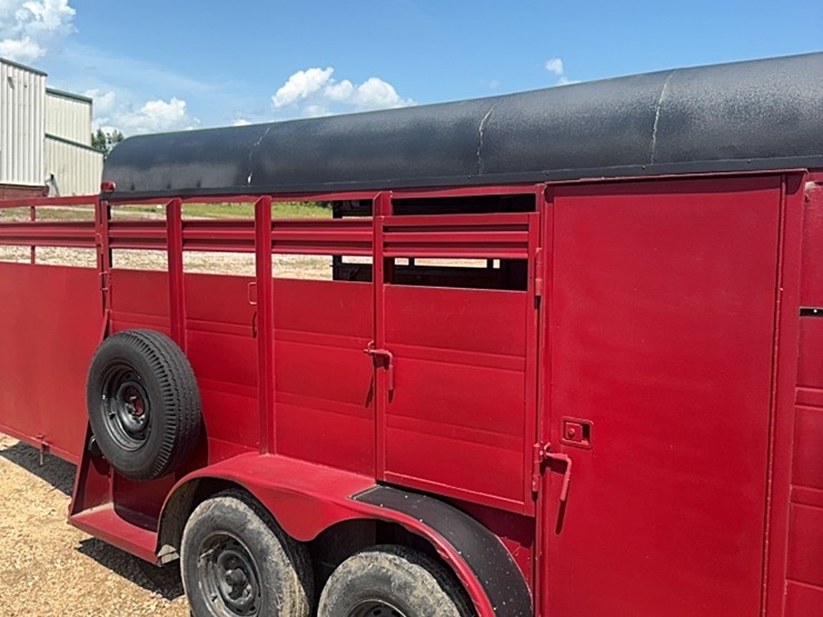 red-horse-trailer-image-5