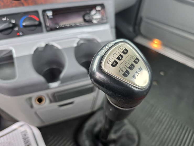 2018-freightliner-columbia-120-image-63