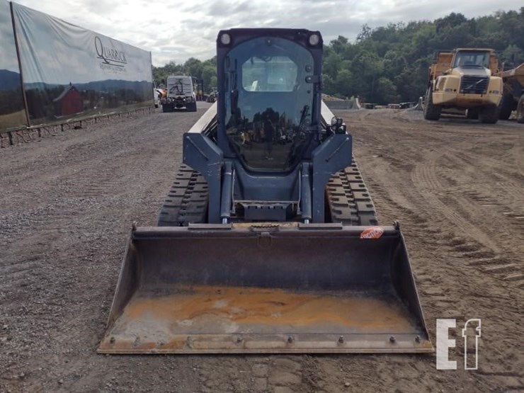 deere-323d-image-2