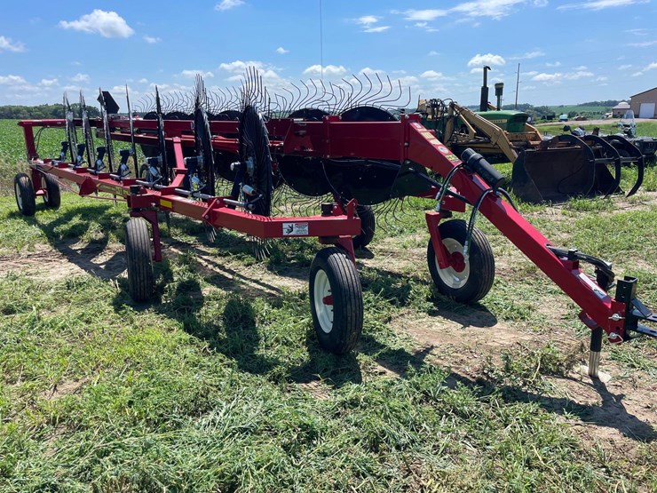2023-h&s-14-wheel-v-rake-1-owner-image-3