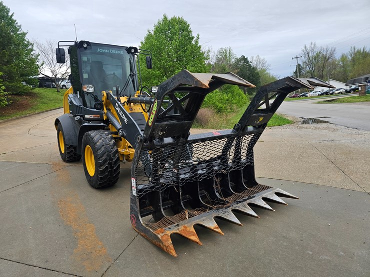 #17574-•-2024-deere-324-wheel-loader-image-17