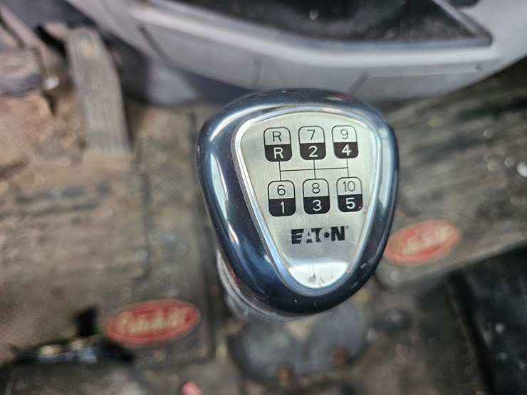 2014-peterbilt-579-image-27