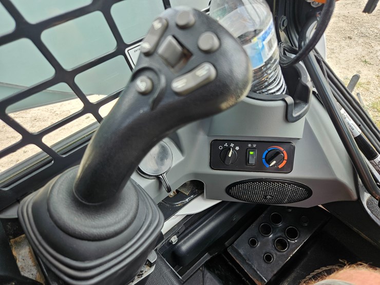 2021-bobcat-t770-image-46