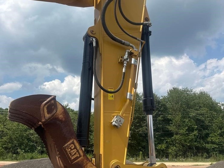 2021-caterpillar-323-image-12