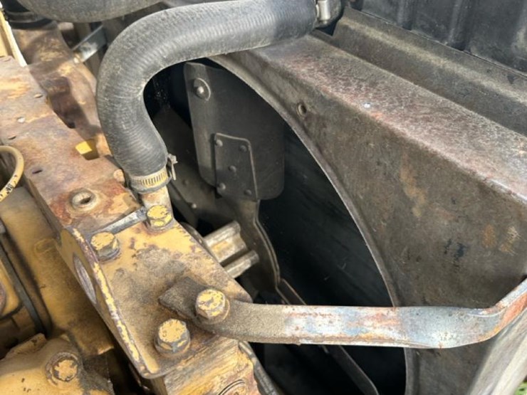 caterpillar-3208-image-13