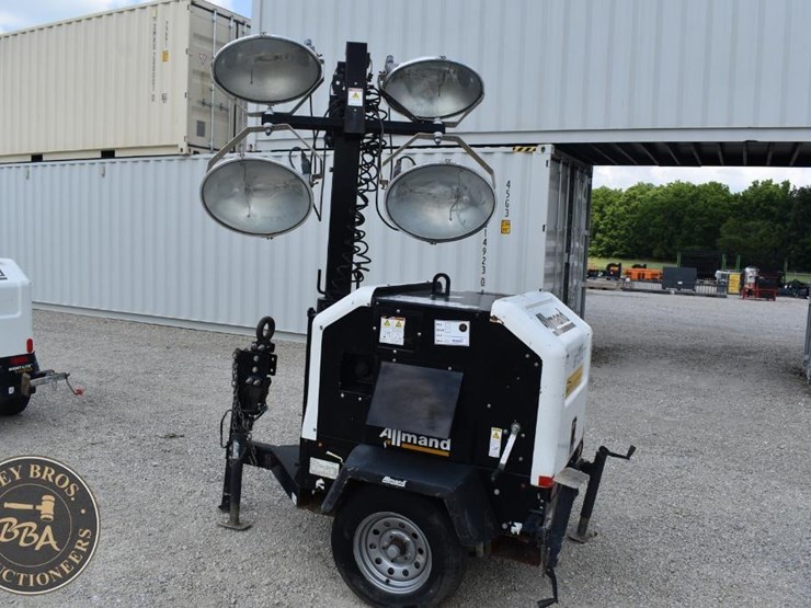 2019-allmand-bros-night-lite-v-series-image-2