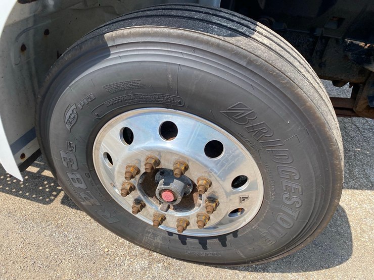 2018-hino-338-image-32