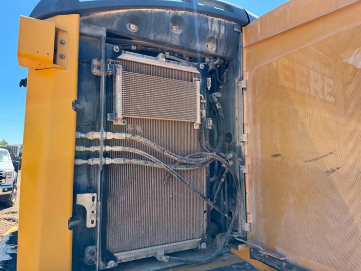 2013-deere-824k-image-28