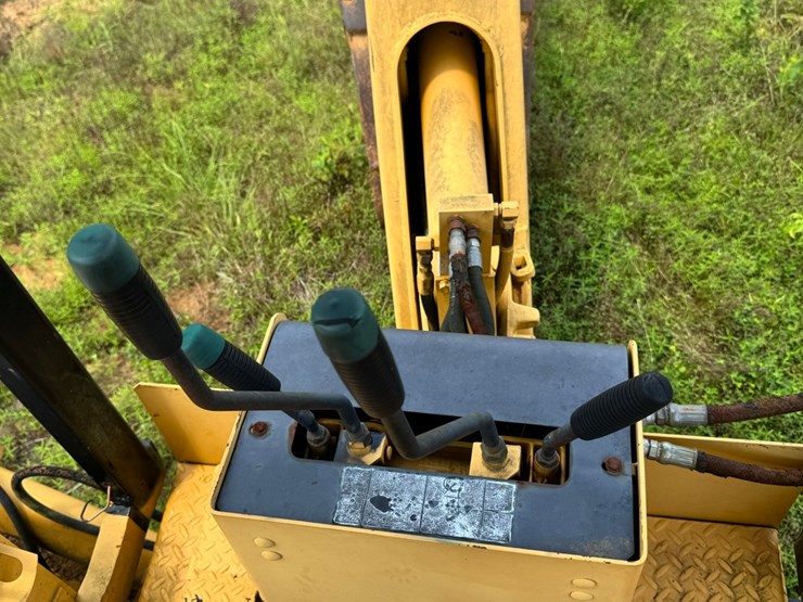 john-deere-back-hoe-image-18