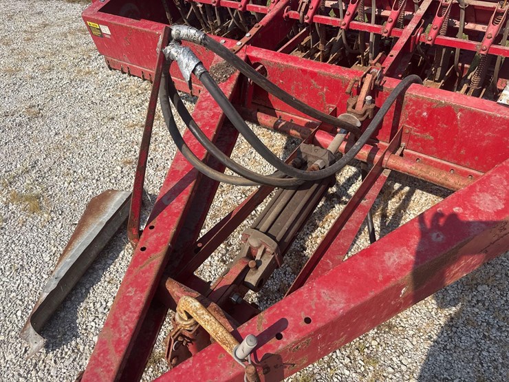 18x7-ih-510-grain-drill-image-9