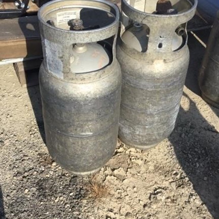 2 LP tanks