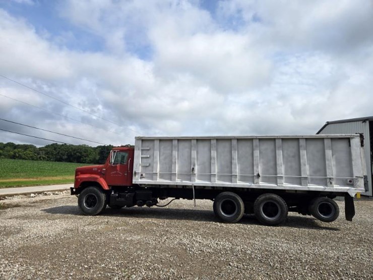 1981-international-f2674-tandem-axle-grain-truck-w/tag-axle*updated-8/4/25*-image-1