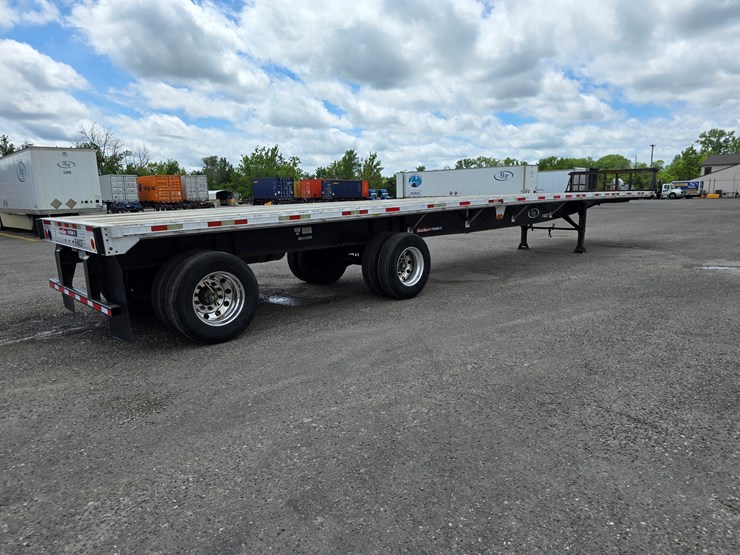 2015-great-dane-48'-x-102"-image-40