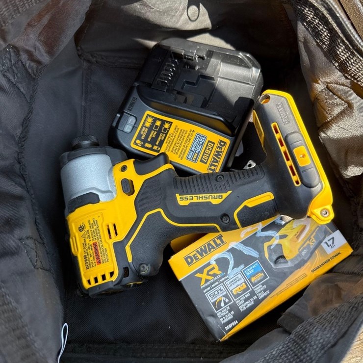 2133 - DEWALT 1/4" IMPACT
