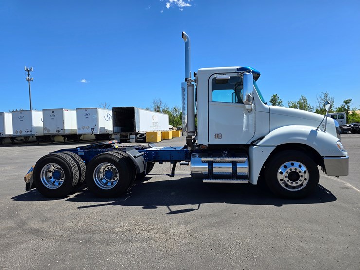 2020-freightliner-columbia-120-image-41