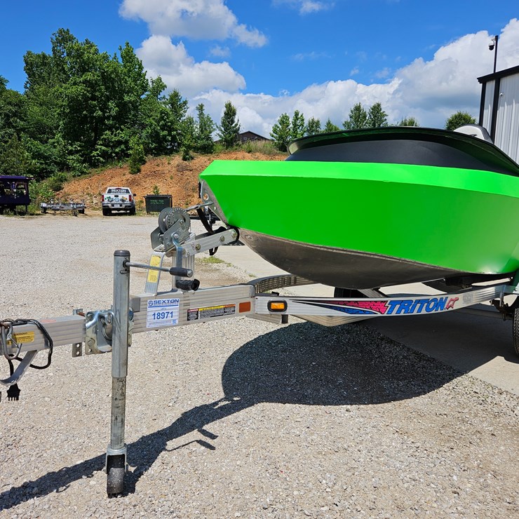 #18971 • 10' Jet Boat