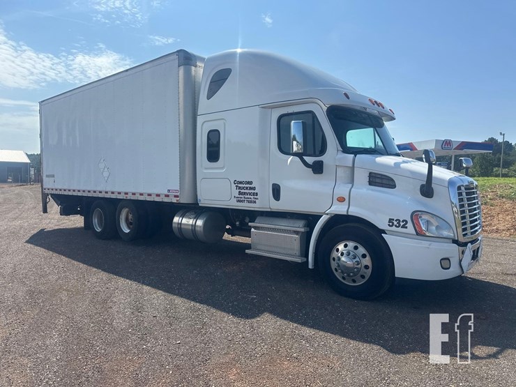 2015-freightliner-cascadia-113-image-1