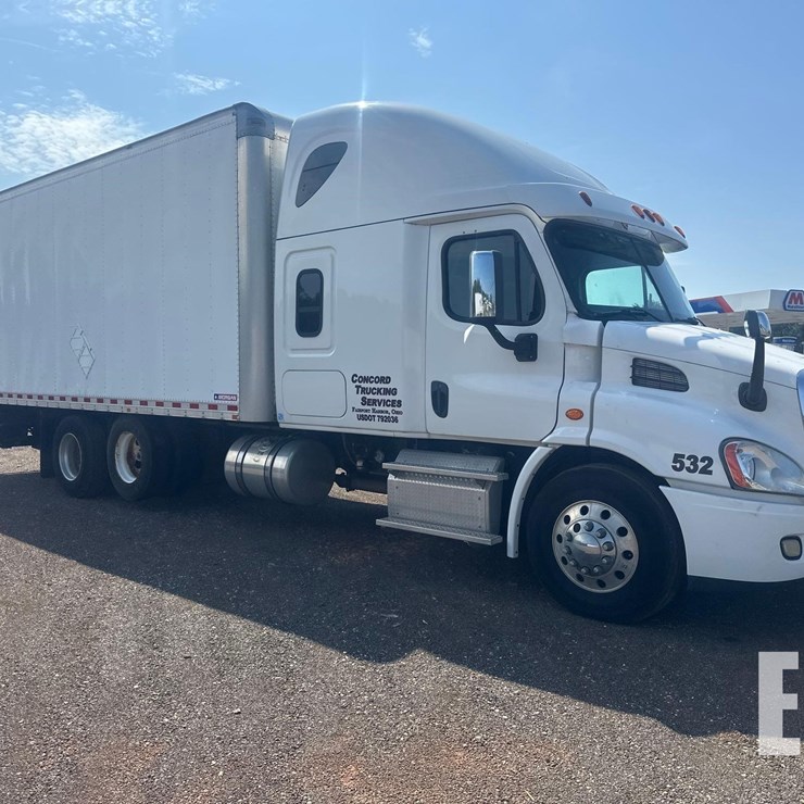 2015 FREIGHTLINER CASCADIA 113