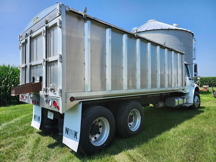 2007-freightliner-business-class-m2-tandem-truck-image-14