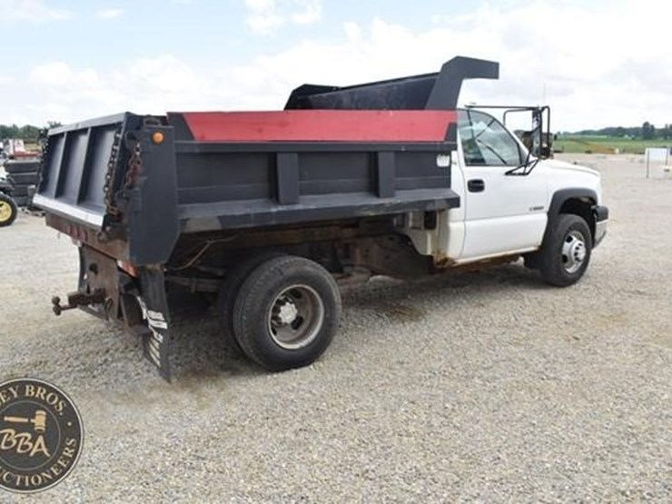 2005-chevrolet-3500-image-12