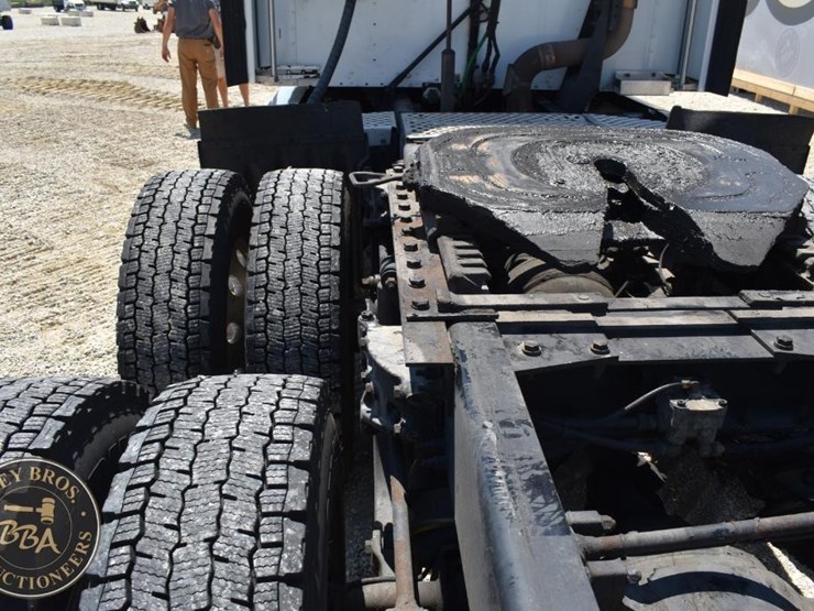 2011-kenworth-t660-image-45