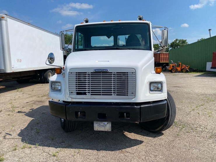 1998-freightliner-fl70-image-2