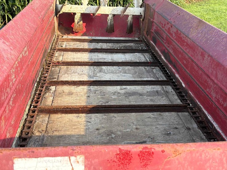ih-530-single-axle-manure-spreader-image-5