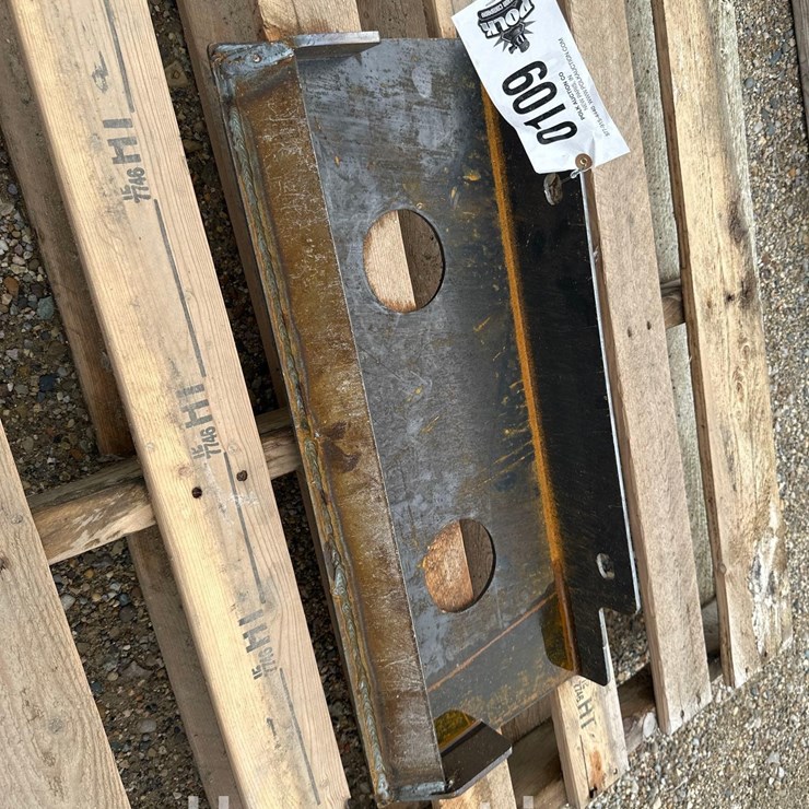 109 - MINI UNIVERSAL ATTACH. SKID STEER FRAME - 1/4" TORO/DINGO STYLE