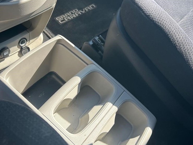 2013-dodge-grand-caravan-image-25