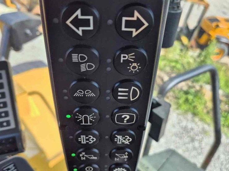 2020-caterpillar-962m-image-12