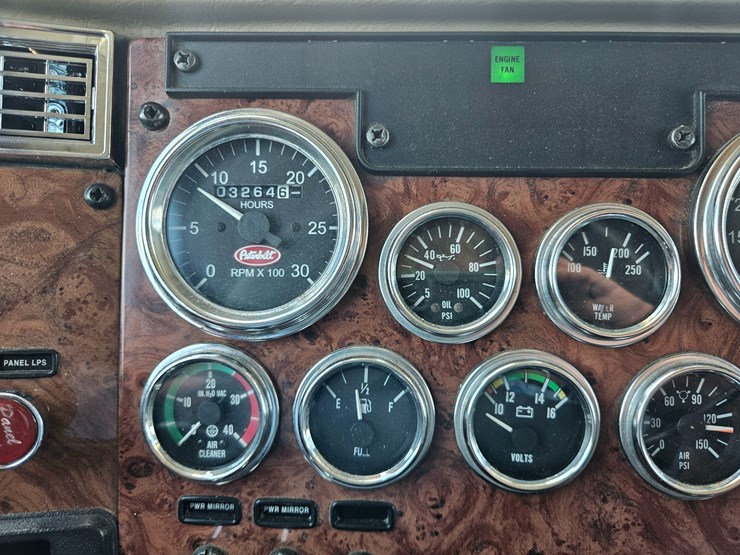 2007-peterbilt-335-image-78